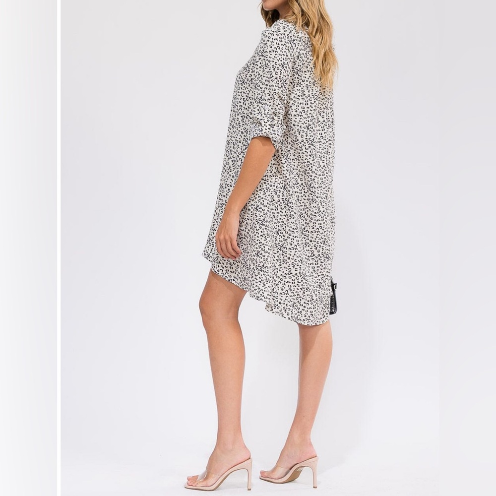 WOMEN'S LONG SLEEVE BUTTON UP FRONT POCKET HIGH-LOW ANIMAL PRINT MIDI DRESS - Picture 3 of 4